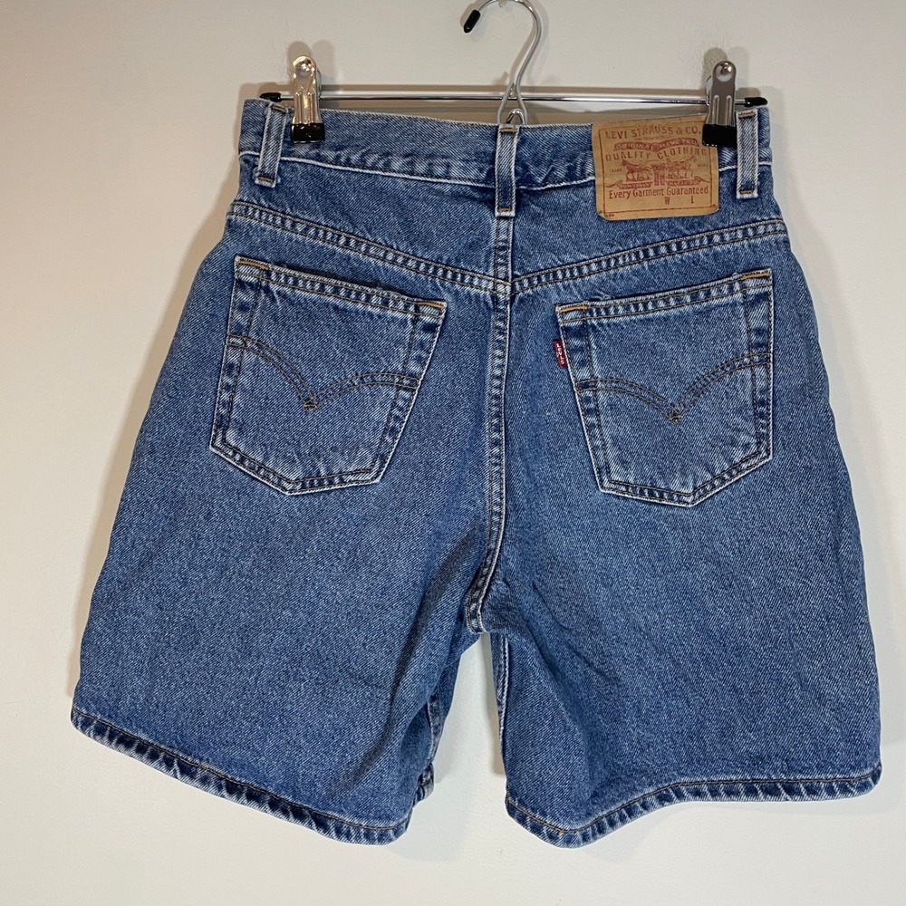 Levis VTG 2003 High Waisted Denim Mom Shorts Medium Wash Size 7 Jr 26" Waist